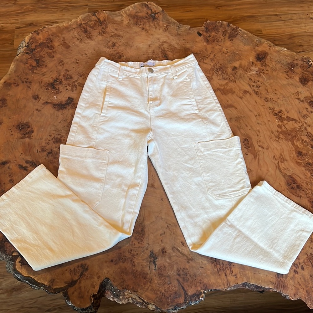 Cream cargo pants, khaki cargo pants, cargo pants, Y2K fashion, Y2K